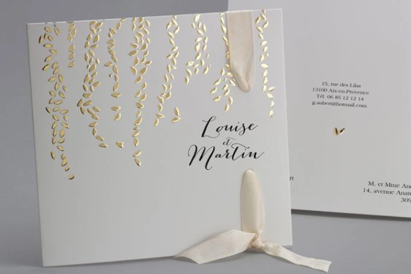 طرح مینیمال کارت دعوت عروسی کوچک با فونت طلایی